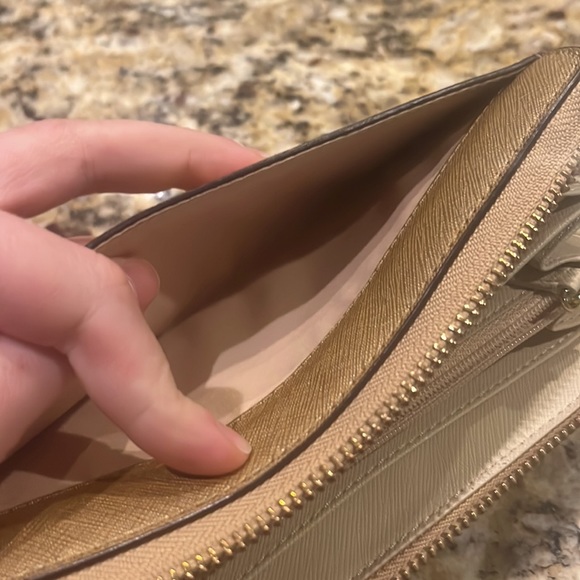 Gold Wallet - Picture 3 of 4